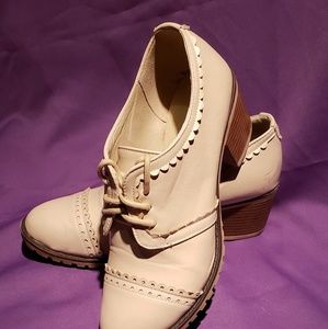 Really cute vintage style shoes